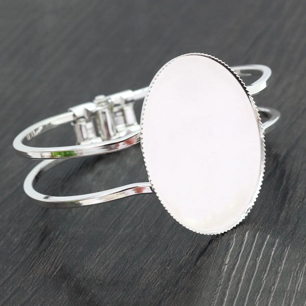 High Quality  30*40mm Silver Plated Oval Bangle Base Bracelet Blank Findings Tray Bezel Setting Cabochon Cameo 