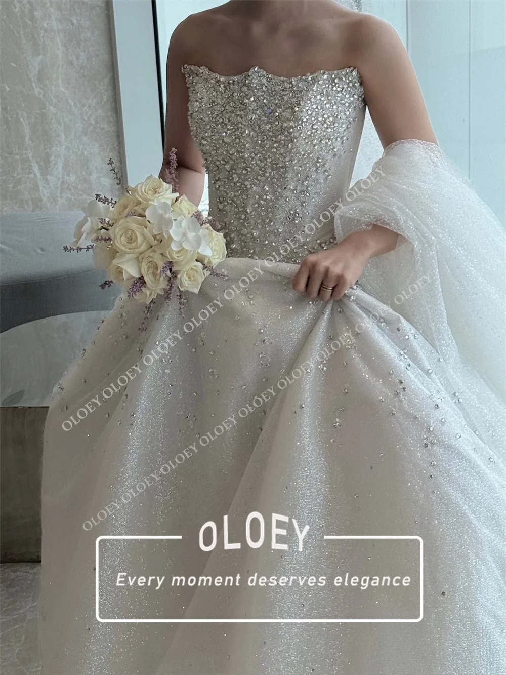 OLOEY Luxury Glitter Tulle Princess Wedding Dress with Rhinestone Strapless A Line Bridal Gown 웨딩드레스 2027 Customized