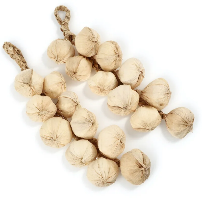 

2Pcs Simulation Garlic Hanging Ornaments Lifelike Vegetable Models for Home Hotel Dining Room Decor Farm Wall Hanging