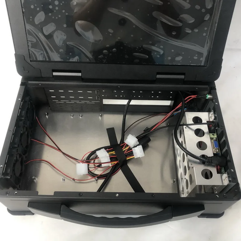 هيكل الخادم الصناعي المتكامل المحمول مقاس 15.6 بوصة، محطة عمل متنقلة، هيكل كمبيوتر محمول متين، شاشة LVDS