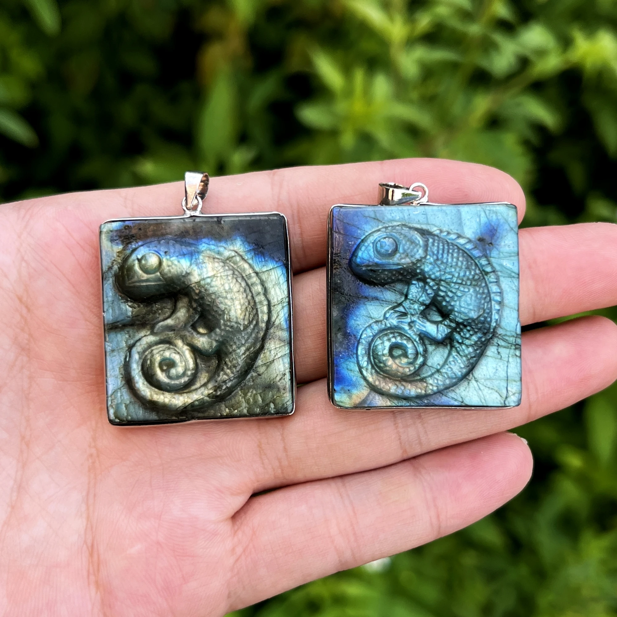 1PCS Natural Stone Hand Carved Flash Labradorite Lizard Necklace Pendant MY240716