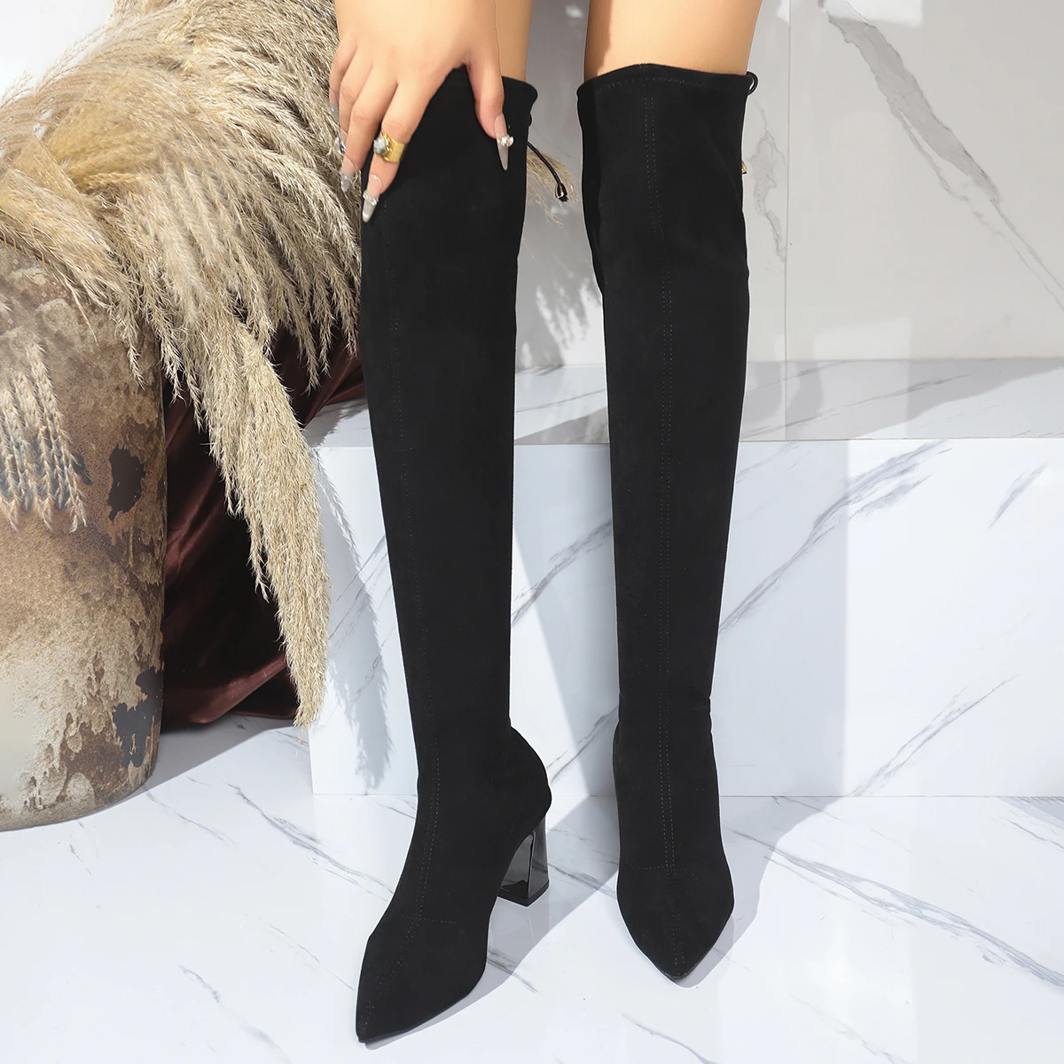 Damen Overknee-Stiefel mit spitzer Zehenpartie, Stretch-Wildleder, transparenter Blockabsatz, Overknee-Stiefel mit Kordelzug am Rücken, Damen-Party-Fashion – Detail 14