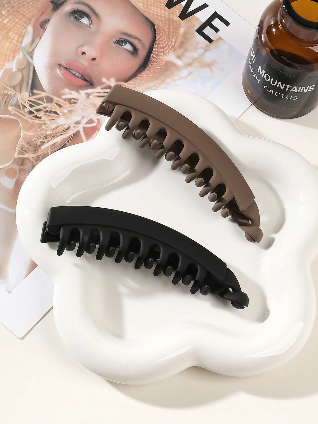 

Large Hair Claw Clips for Women and Girls, Nonslip Combs Strong Hold Ponytail Holder Clips for Medium Thick Hair.