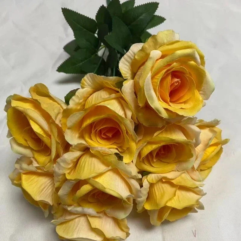 2/5 Stück Samt Weiße Künstliche Rosen Gartendekoration Künstliche Blumen Simulation 10-Köpfiger Rosenstrauß Tischdekoration – Detail 3