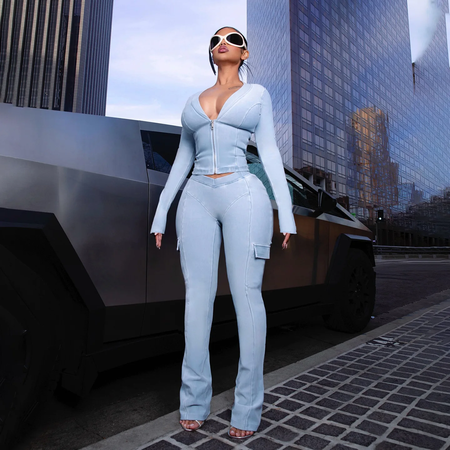 

Спортивный вязаный комплект с капюшоном и брюками, повседневный удобный женский трикотажный костюм, китайский производитель, осенний сезон 2025 г.