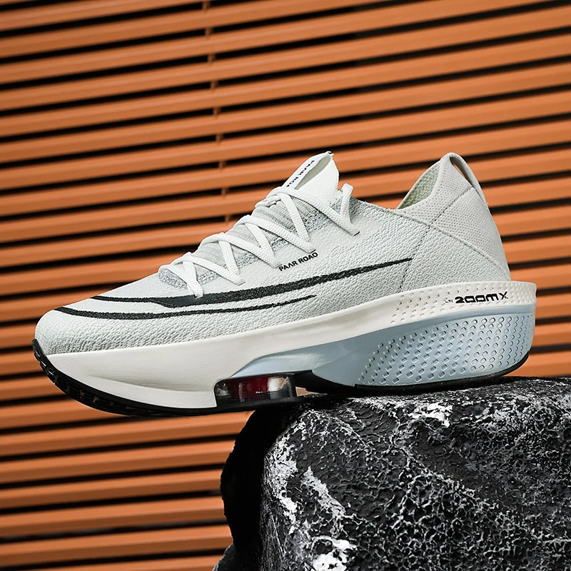 أحذية رجالية جديدة قابلة للتنفس، أحذية رياضية للجري شبكية طائرة للطلاب، أحذية ماراثون مضادة للانزلاق وممتصة للصدمات