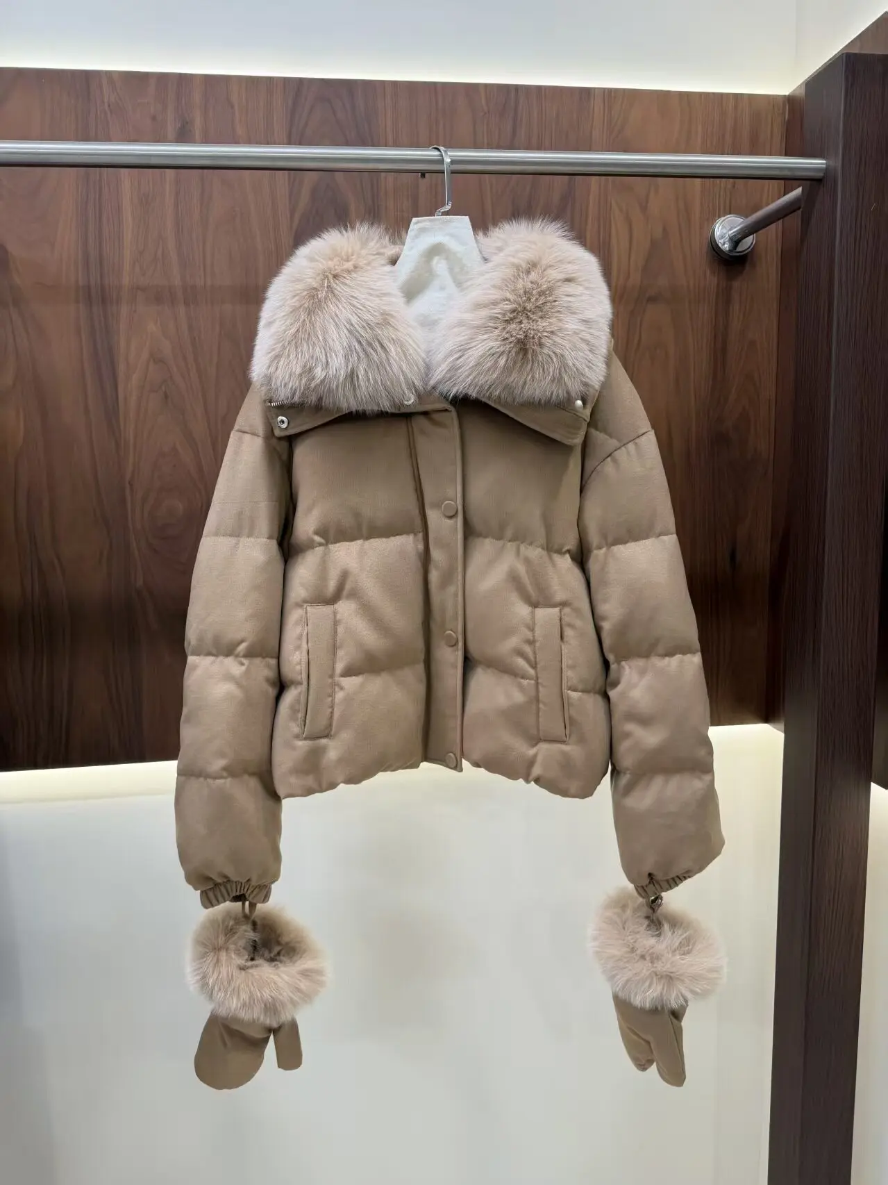Women's 2026 Winter New High-end Zipper Fox Fur Collar Short White Goose Down Jacket Long Sleeved Jacket
