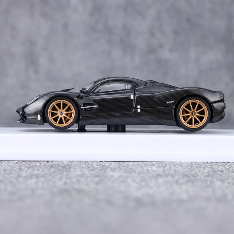 CM modèle 1/64 Pagani Utopia noir tout en alliage de carbone jouet véhicule à moteur moulé sous pression en métal modèle cadeaux