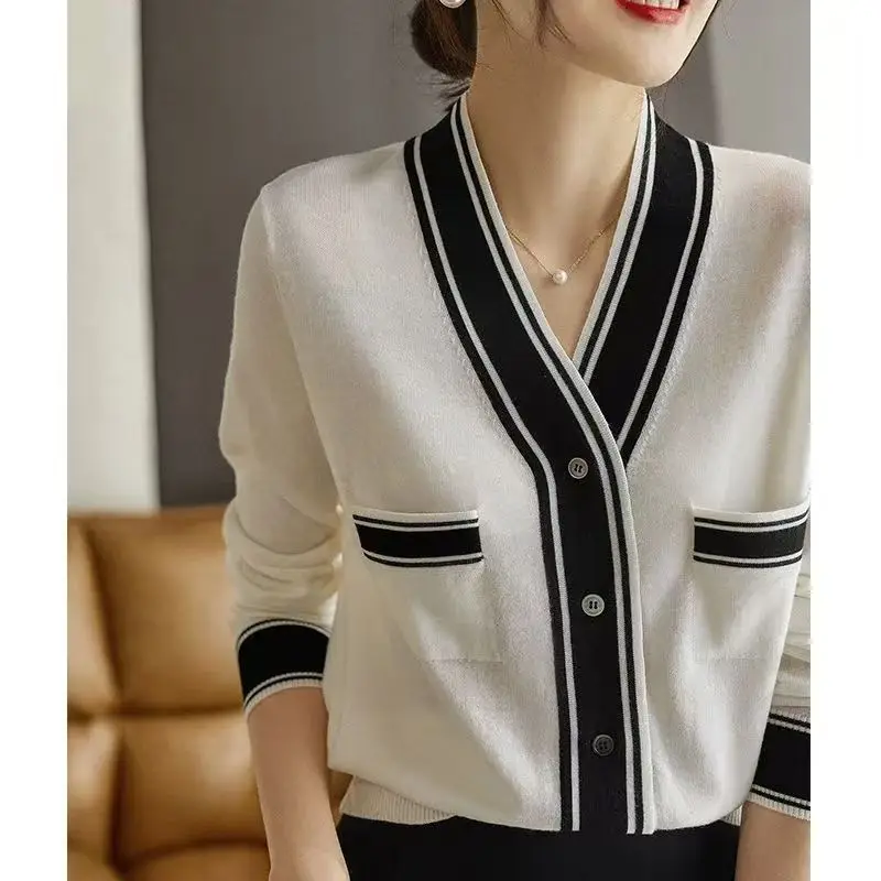 

Elegant Vintage V-neck Cardigan Coat Women 2024 Autumn New Knitted Tops Mujer Y2k Slim Fit Long Sleeve All-match Sweaters