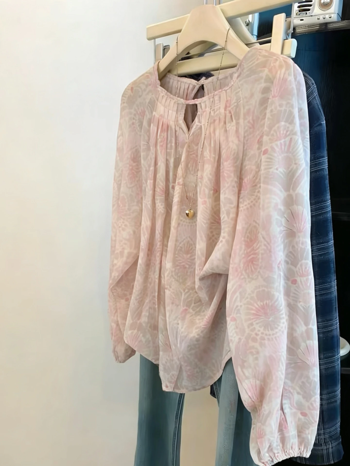Stunning Gradient Floral Long Sleeve Shirt Thin Loose Versatile Top for Men And Women Casual Spring Autumn Design Fashionable
