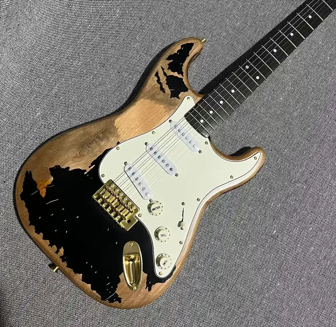 2025 Good Timbre High Quality Brown White Retro Rosewood Fingerboard Alder Wood Body Guitar
