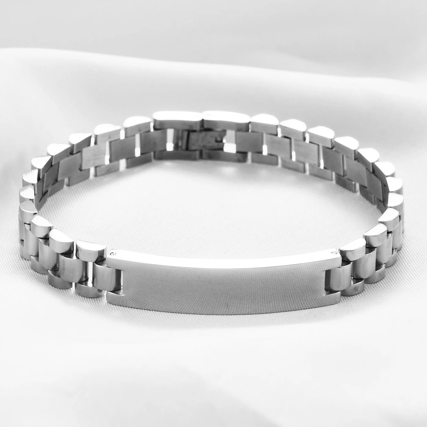 Men's Customizable Smooth Titanium Steel Bracelet, 10mm Width
