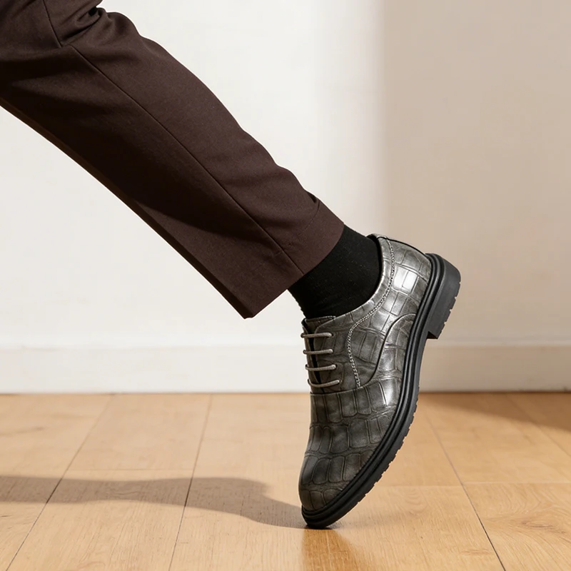 Classic men's business leather shoes Gentleman retro British style Dress up party Adult suit shoes Hot selling elegant New