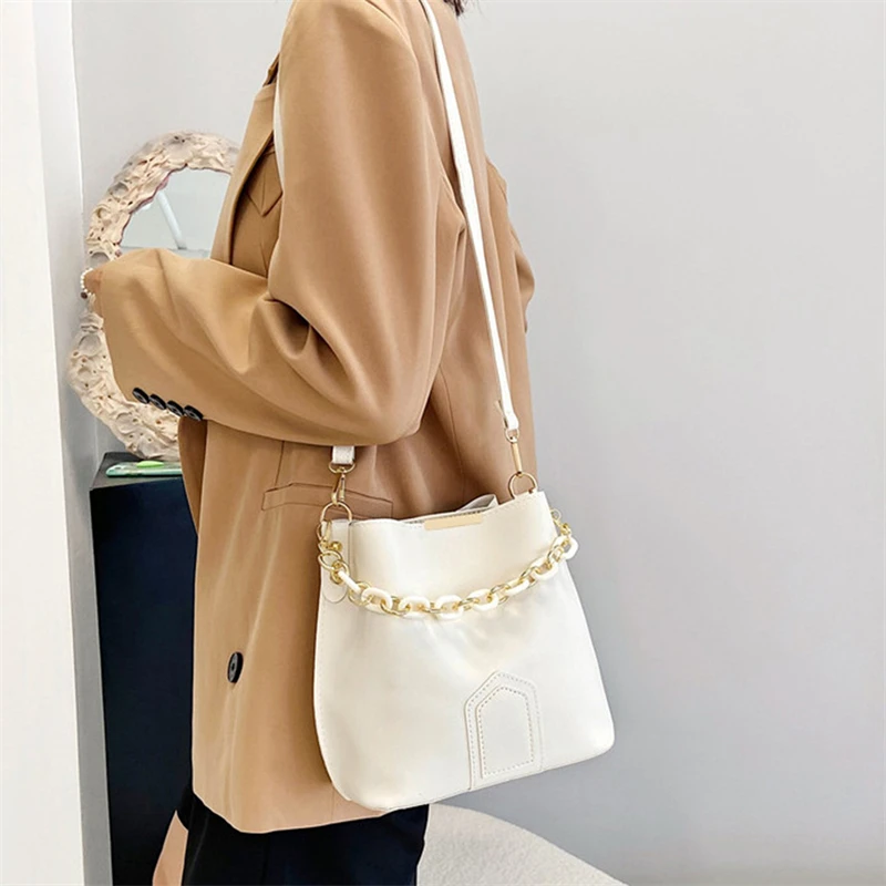 Retro Elegant Female Chain Tote Bucket Bag Women Chain Pu Leather Portable Handbag Travel Fashion Simple Shoulder Messenger Bag