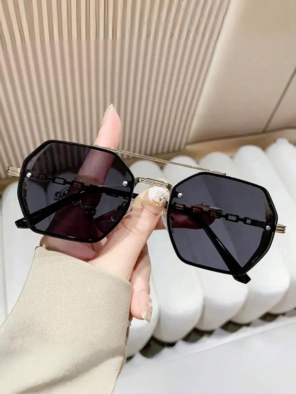 1 Pair of Women's Metal Double-Bridge Classic Aviator Style Glasses with Chain Temples, Fashionable Retro Punk Geometric Bohemian Y2K Street Style in Neutral Colors, Suitable for Travel, Dating, Driving, and Beach Use