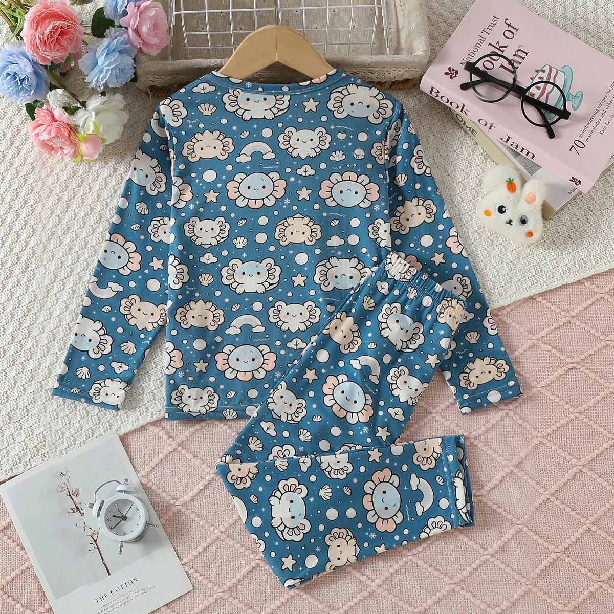 2-teiliges Set aus warmer, mit niedlichen Cartoon-Motiven bedruckter Unterwäsche für Herbst und Winter. Rundhals-Schlafanzug für Jungen und Mädchen. – Detail 3