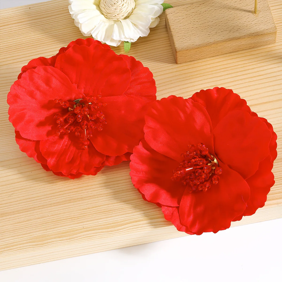 New DIY fashion simulation flower earrings, crystal handmade stamen fabric bright red flower earrings