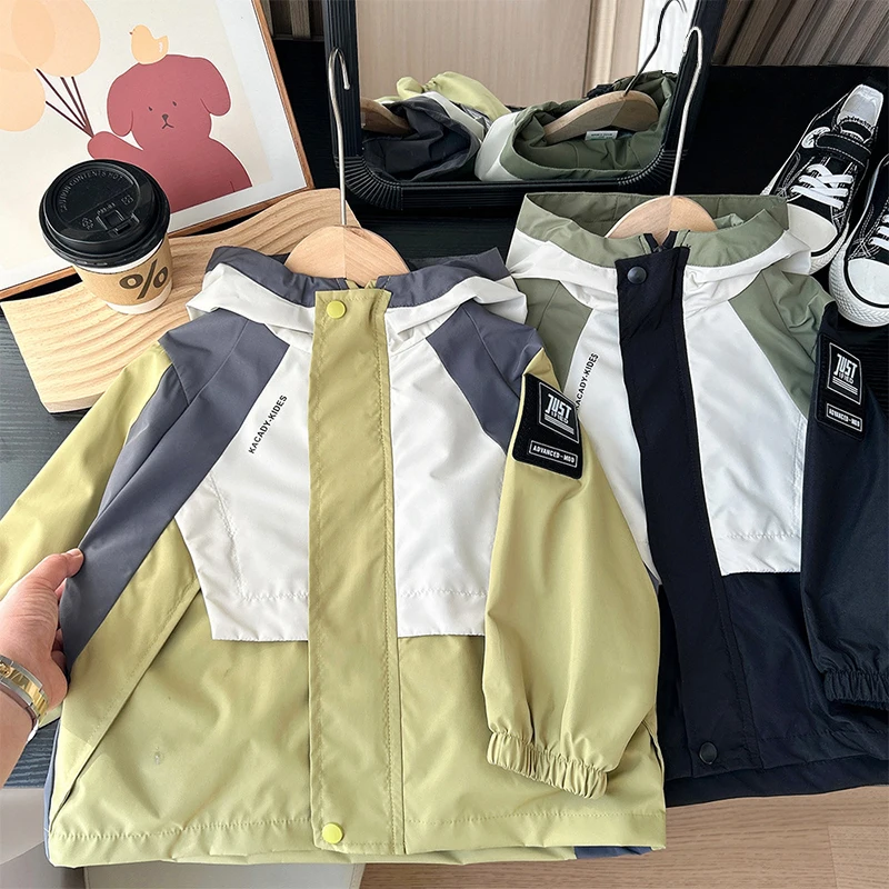 

Новая куртка для мальчиков с цветными блоками, весенняя модная ветровка с капюшоном для мальчиков, пальто, осенняя детская одежда, детская повседневная верхняя одежда на молнии, топ