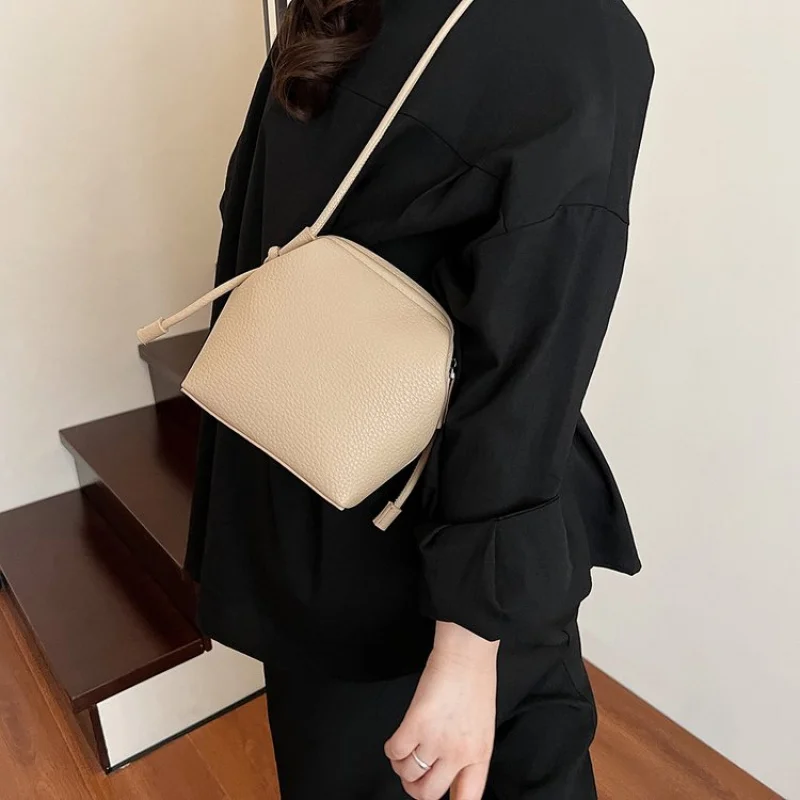 

Stylish PU Leather Crossbody Bag Women Chain Detail Anti-Theft Zipper Lightweight Best-Selling Evening Bag