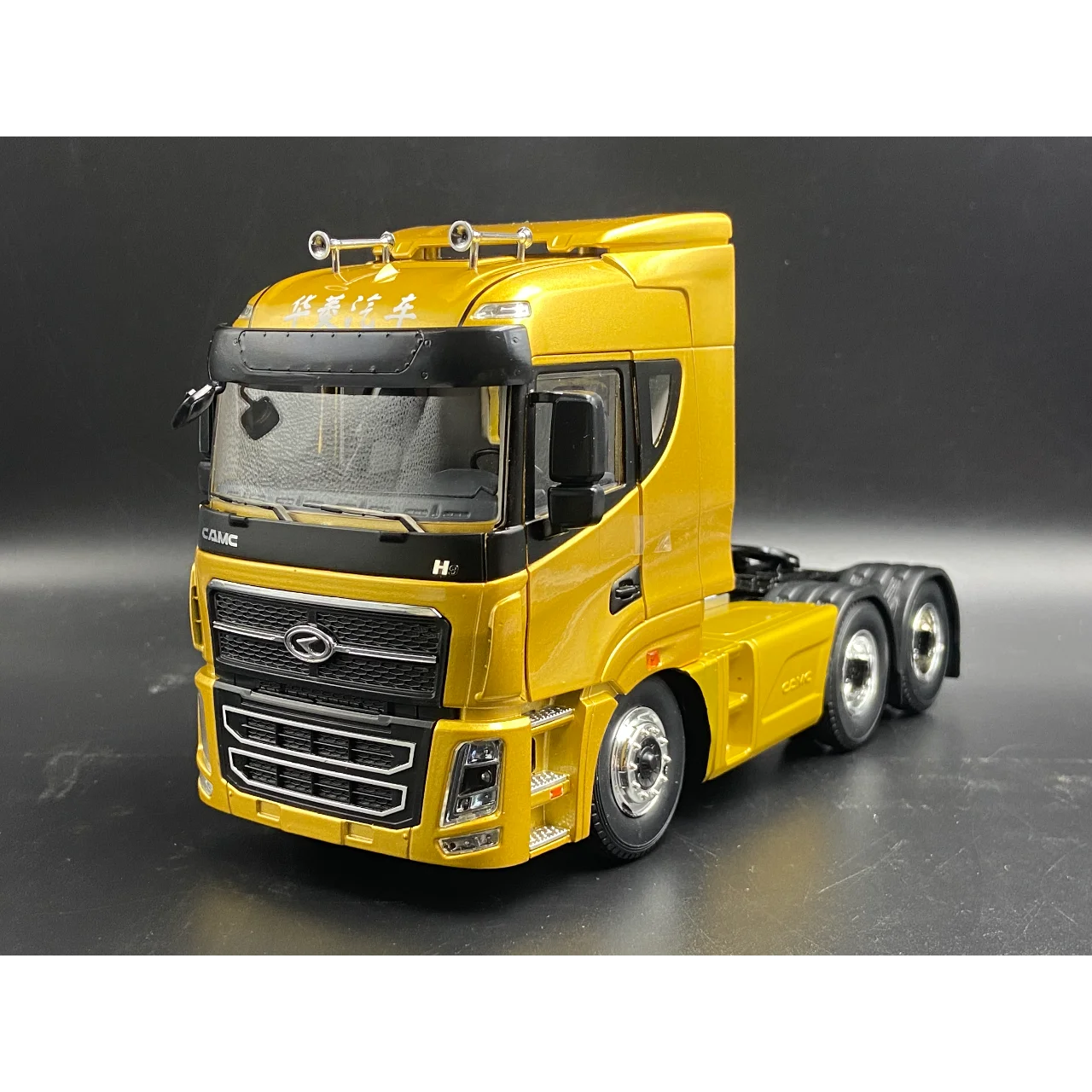 

Diecast 1/28 Scale Huamei Heavy Truck HanMa CAMC H9 Tractor Truck Alloy Car Model Collectible Toy Gift Souvenir Display Ornament