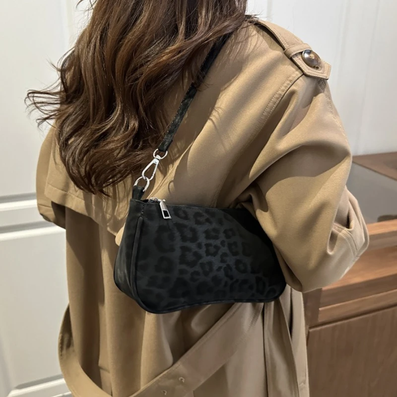 Woman Leopard Print Shoulder Bag, Suede Texture Underarm Handbag , Trendy Shoulder Purse, Accessory Suitable for Daily Outing
