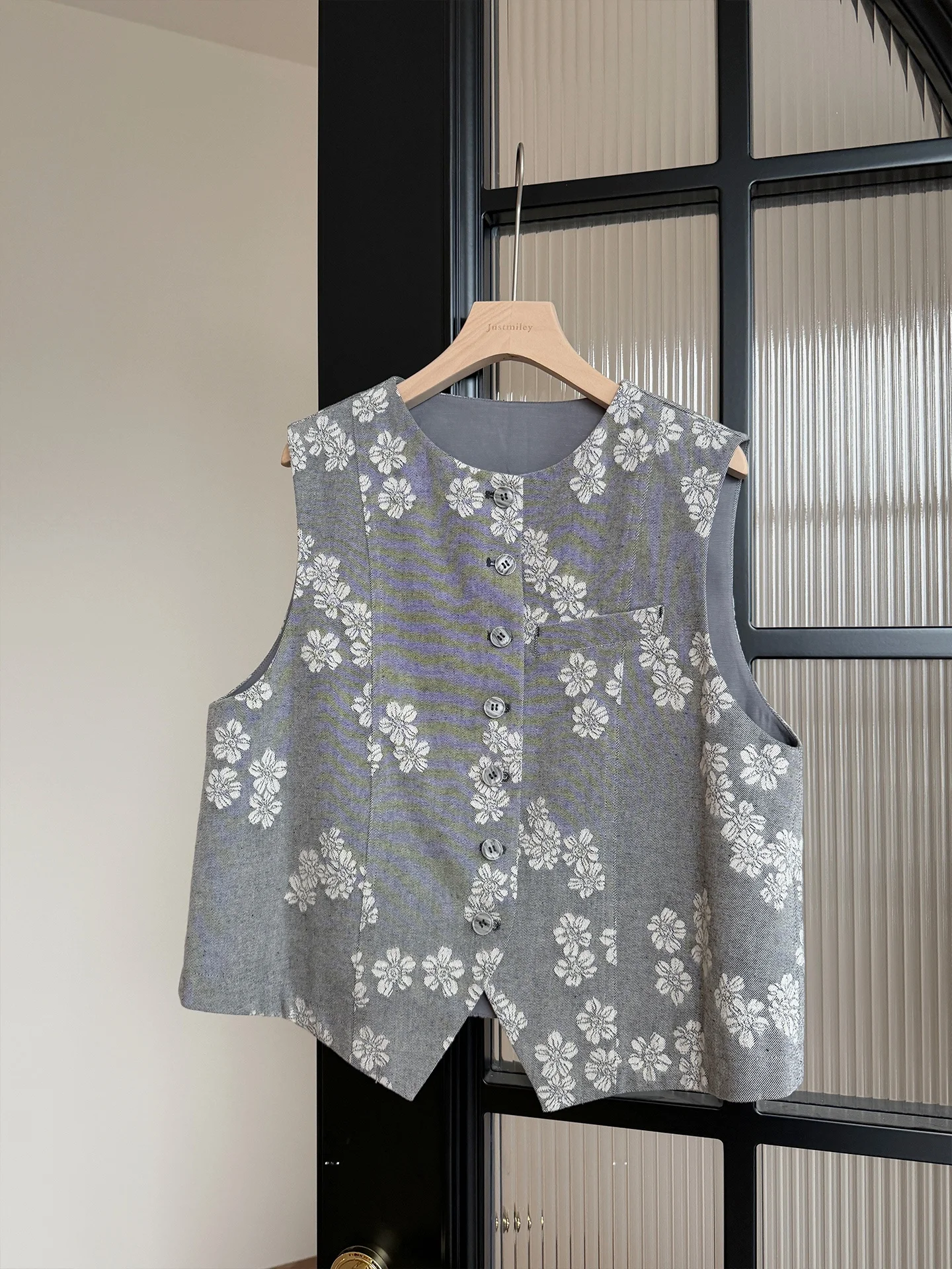 

New Chinese Style Sakura Embroidered Vest Sleeveless Layering Tank Top Cotton Pure round Neck Single Button Spring Summer