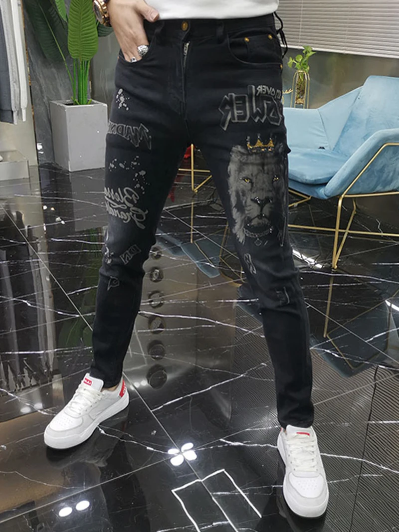 

Мужские джинсы Slim Fit с принтом, стрейч, черные, длинные брюки, модные повседневные, со средней посадкой, на молнии, осень 2025