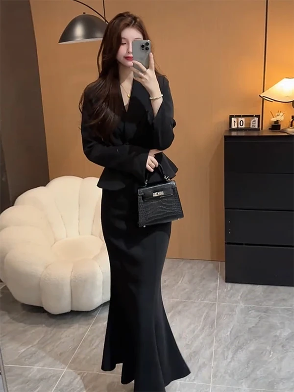 Elegant V-neck Two-piece Set Women's Fashion Autumn 2026 Light Maturity Style Fish-tail Skirt Body-con High Waist Polyester F...