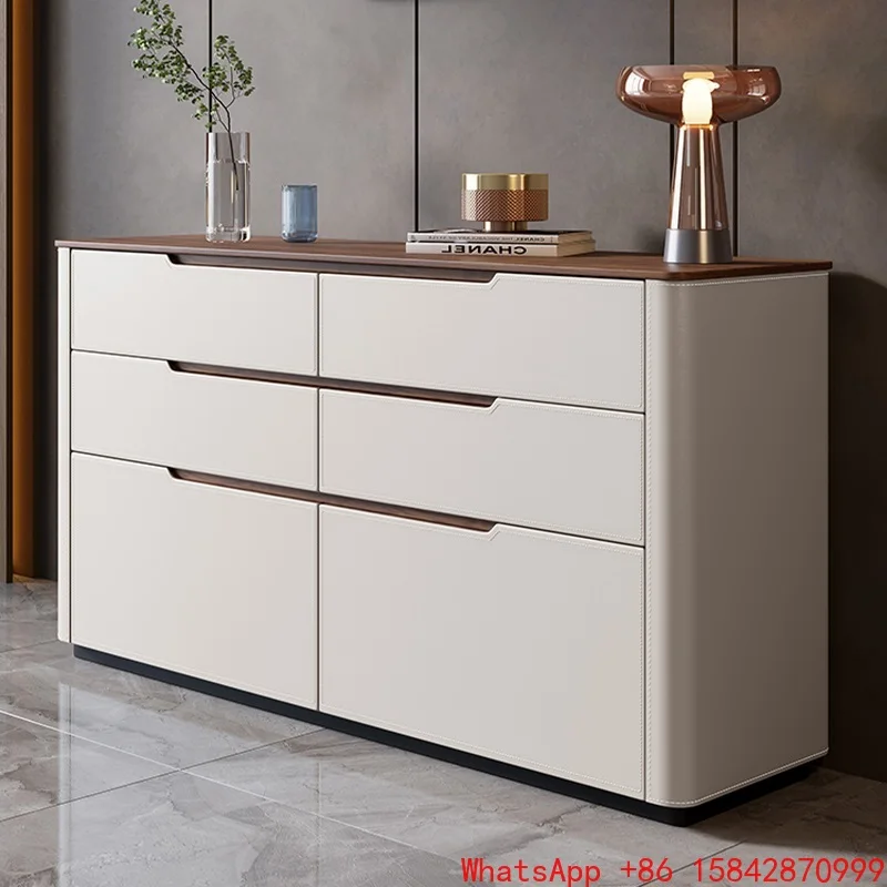 Cremefarbene Truhe aus Windsattelleder