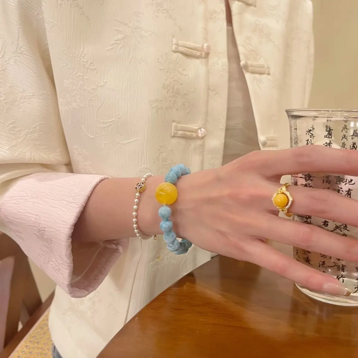 

Производитель Высококачественный браслет из морской волны с каменным пчелиным воском Элегантный и безупречный подлинный продукт