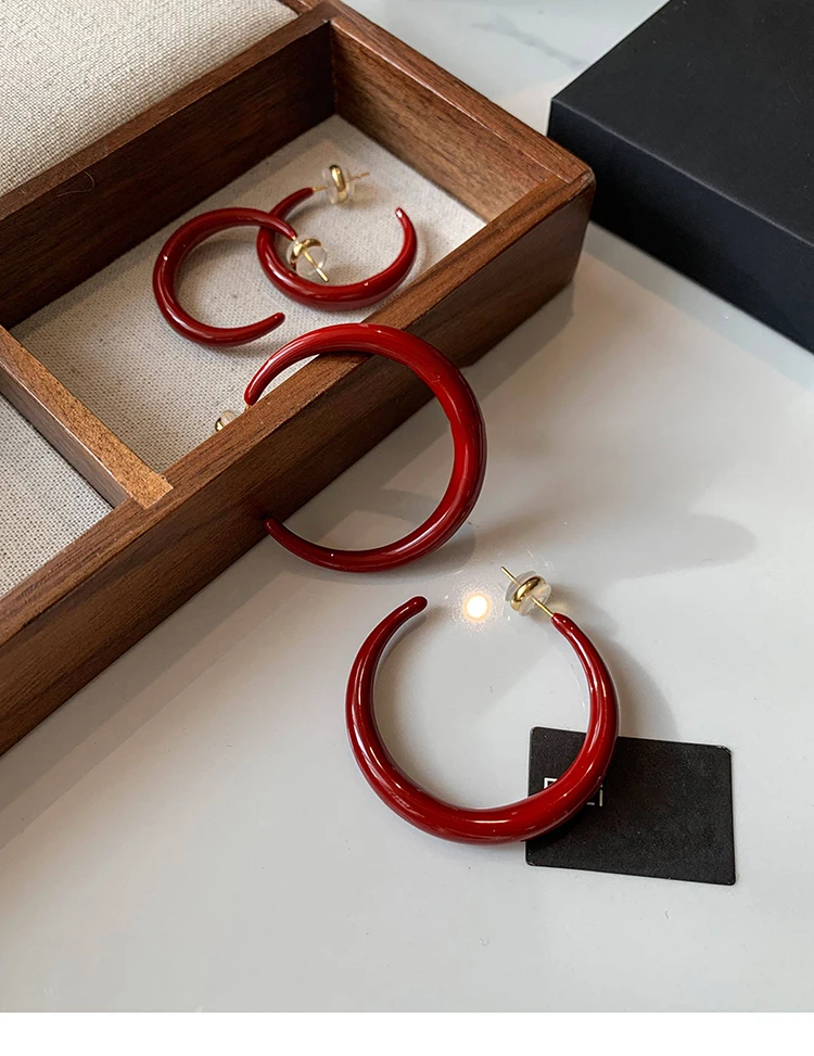 2026 Neujahrs-Ohrringe in Weinrot mit Emaille, C-förmig, europäischer und amerikanischer Stil, schlichte Accessoires für Damen – Detail 18