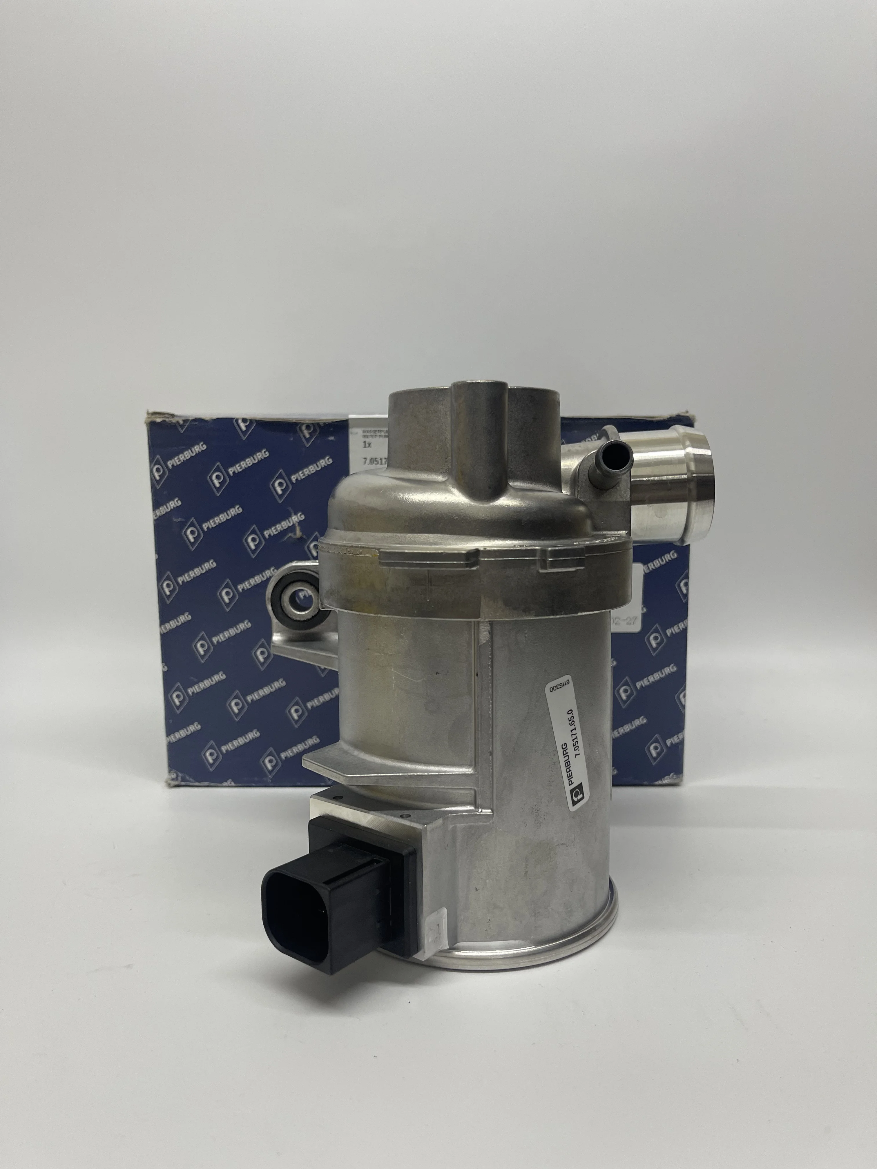 Engine Cooling Water Pump OE 2742004800 2742002700 2742000207 Compatible With Mercedes C300 C350E E300 GLC300 GLC350