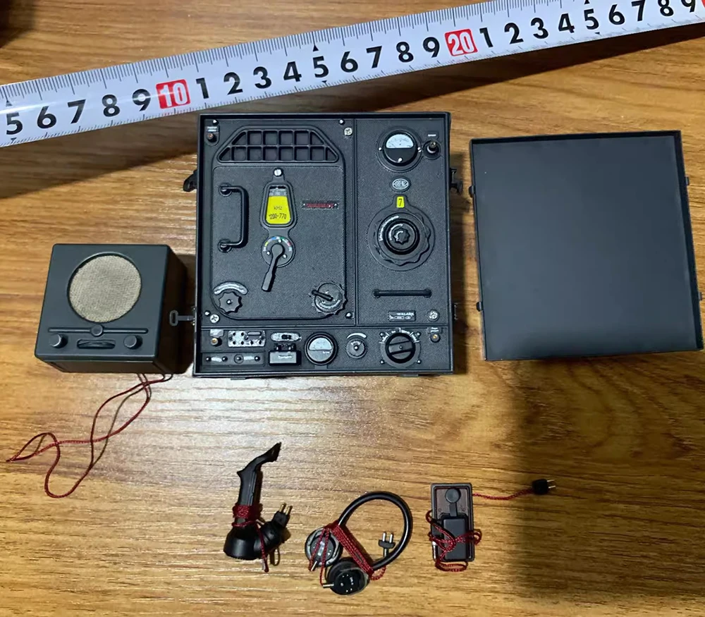 

DID 80143 80142 Scale 1/6 Armored Grenadier Radio Group Combat Radio Headset Communicator Model For Doll Soldier Scene Component