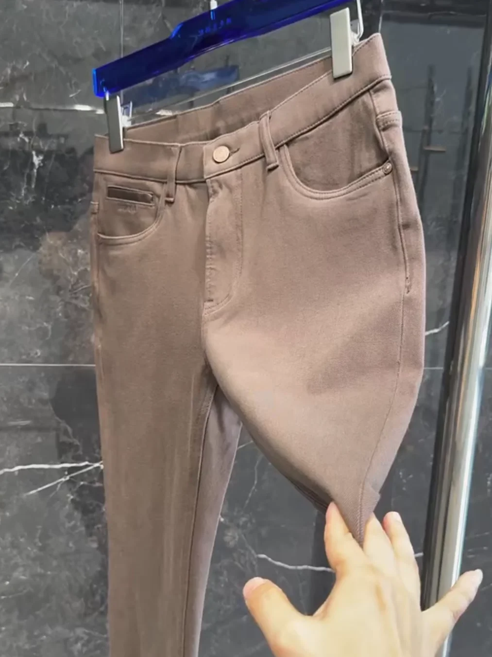 

Мужские джинсы Slim Fit из эластичной лакированной ткани, прямого кроя, свободные, цвета глубокого кофе, осенняя новинка, повседневный стиль
