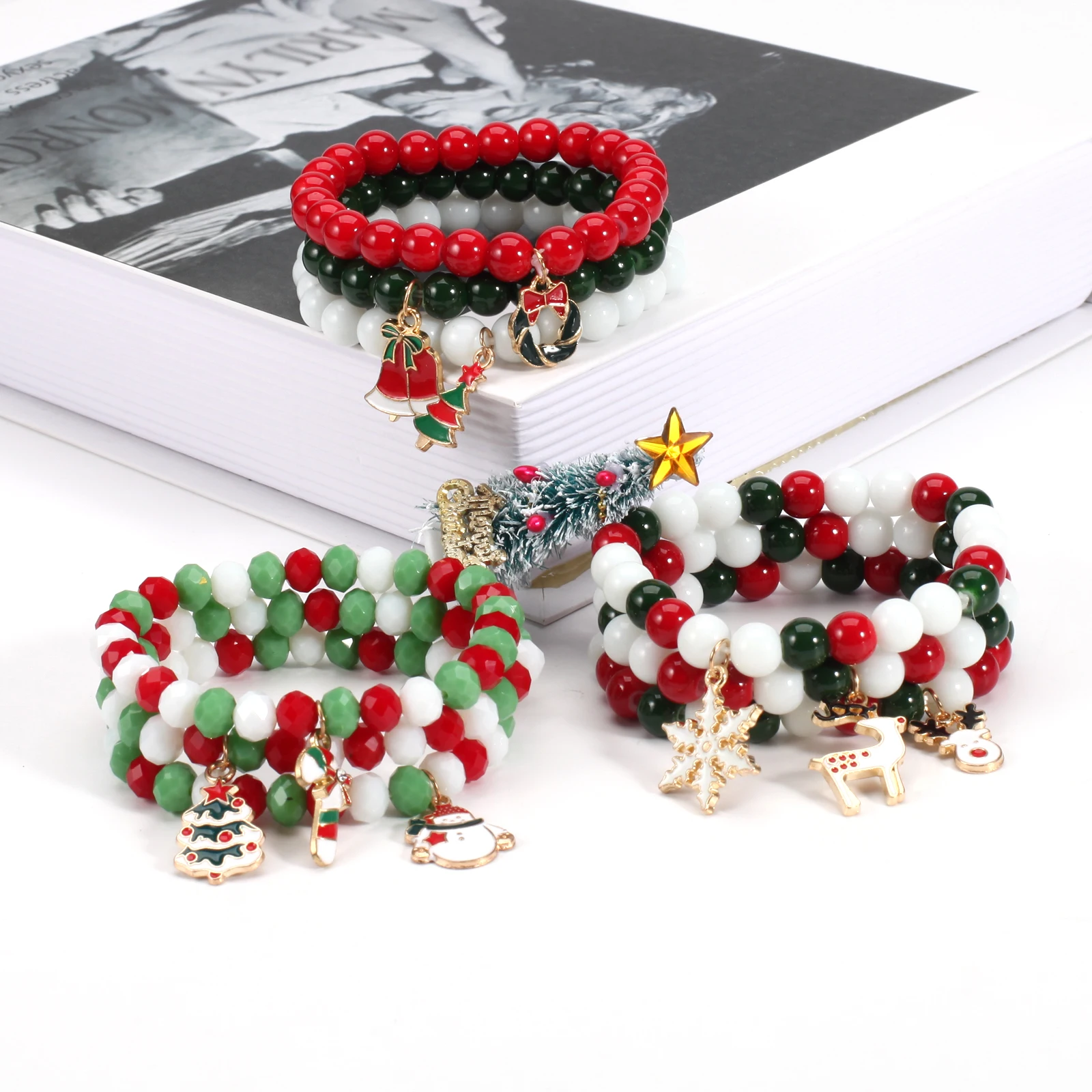 Christmas Bracelets bell Snowflake Christmas Tree Beaded Stretch Bracelet for Women Girls Thanksgiving Xmas Holiday Party Gifts