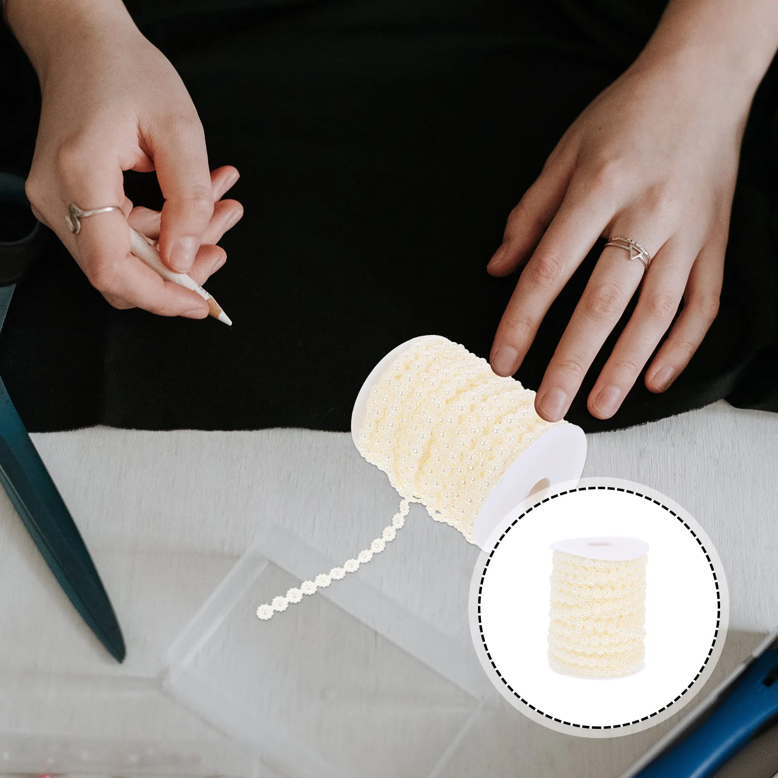 

Sunflower Beads Chain 1 Roll Decorative DIY Craft Chain Glittering Sewing Accessory for Garments Handbag Cake Vase Decor