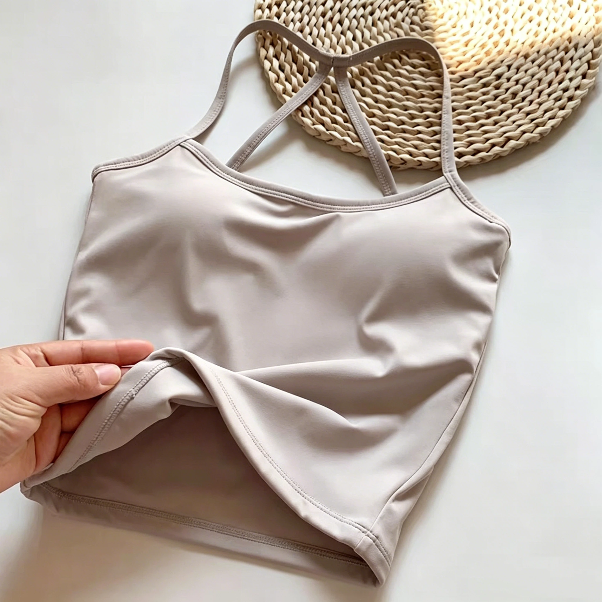 Damen Yoga Tanktop mit eingebauten Polstern, schnelltrocknendes, atmungsaktives Fitness-Top, Sportweste mit schönem Rückendesign für Lauftraining – Detail 11
