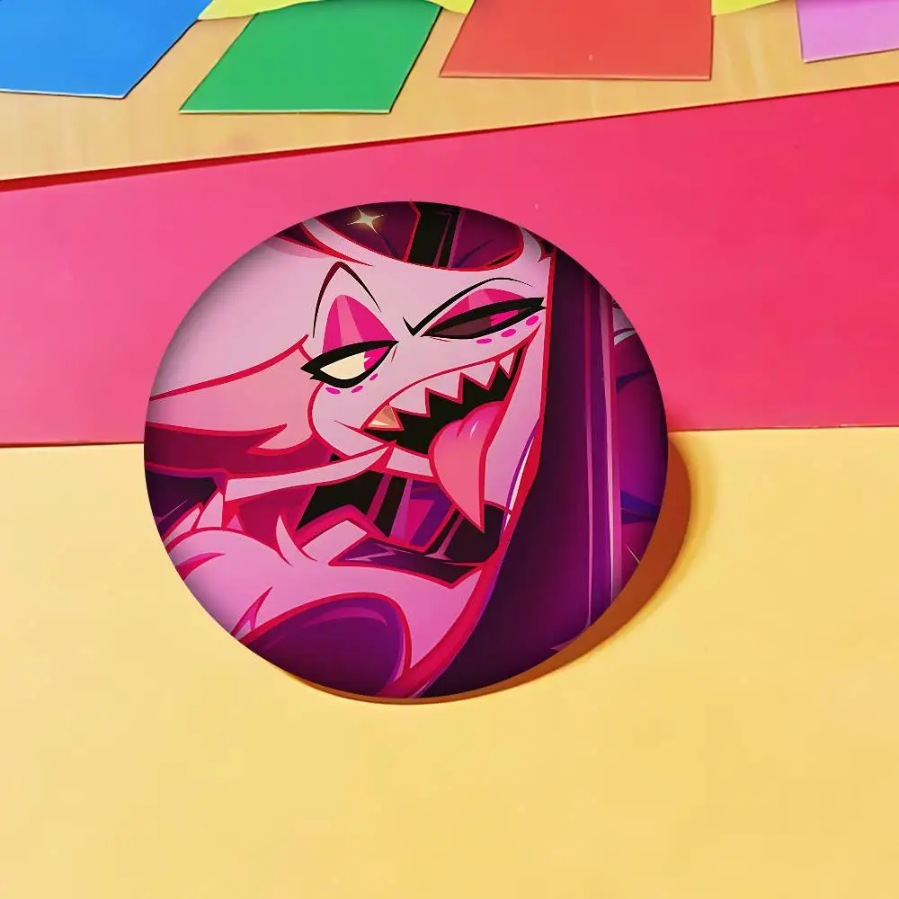 Alastor الملاك الغبار Vaggie أنيمي زر دبوس بروش اليدوية للملابس الكرتون شارة ظهره الديكور مجوهرات اكسسوارات