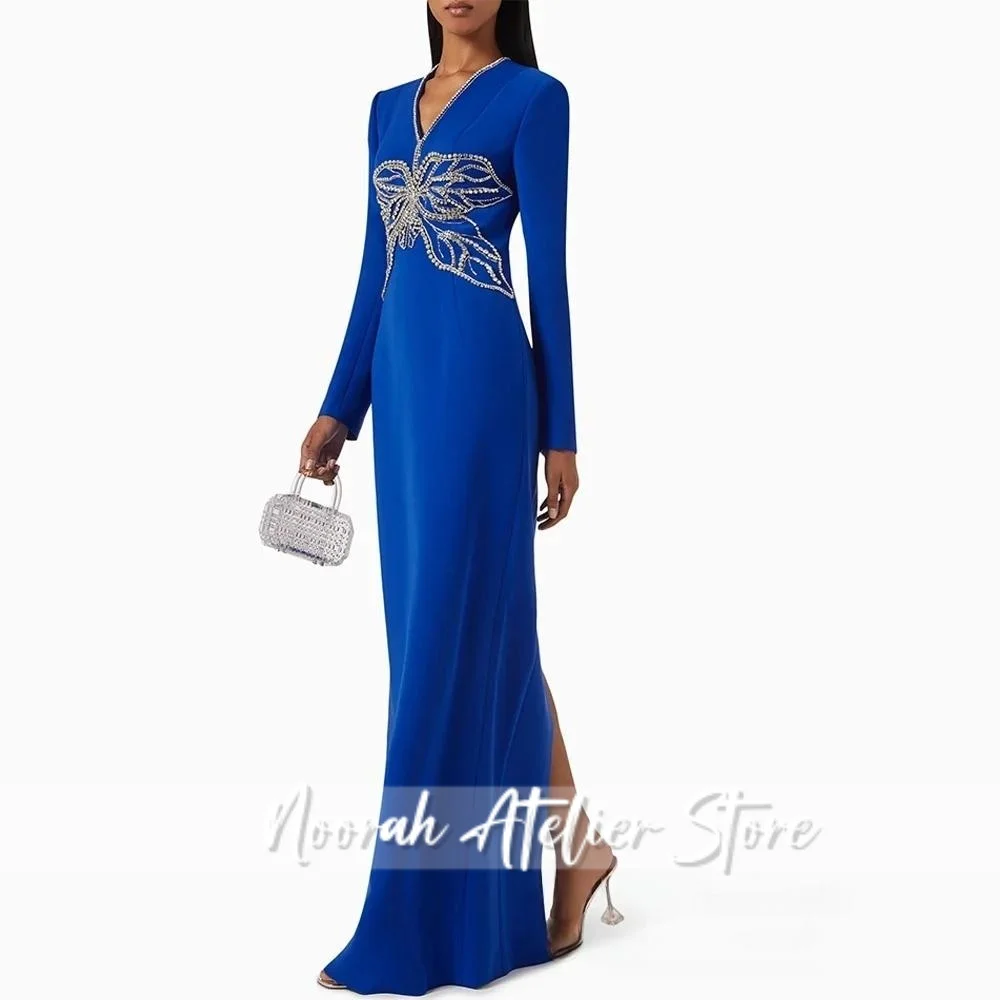 فستان سهرة فاخر بأكمام طويلة على شكل V N باللون الأزرق الملكي في المملكة العربية السعودية 2025 مزين بثوب زفاف فستان طويل للحفلات الراقصة حسب الطلب