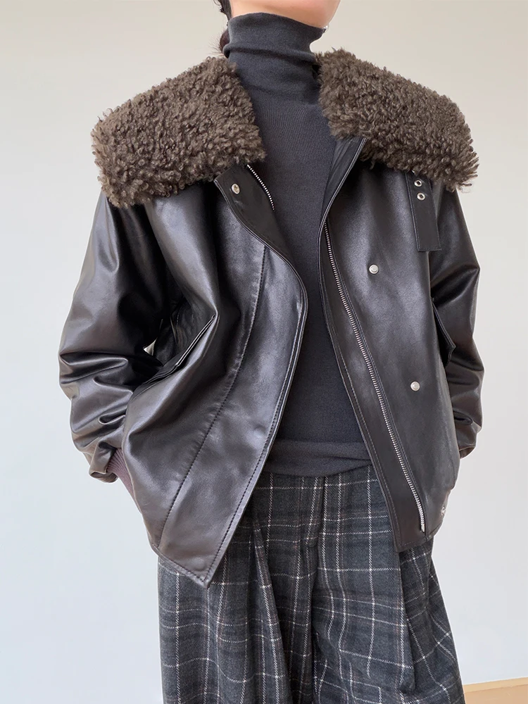 Piumini d'oca in vera pelle con colletto in lana naturale Piumini da donna di fascia alta semplici corti invernali in morbida cera d'olio Vera pelle di pecora