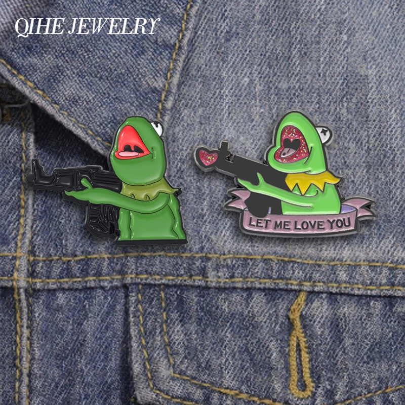 Frog And A Gun Enamel Pins Custom Let Me Love You Design Brooches Lapel Badges Cartoon Cute Frog Animal Jewelry Gift for Friends
