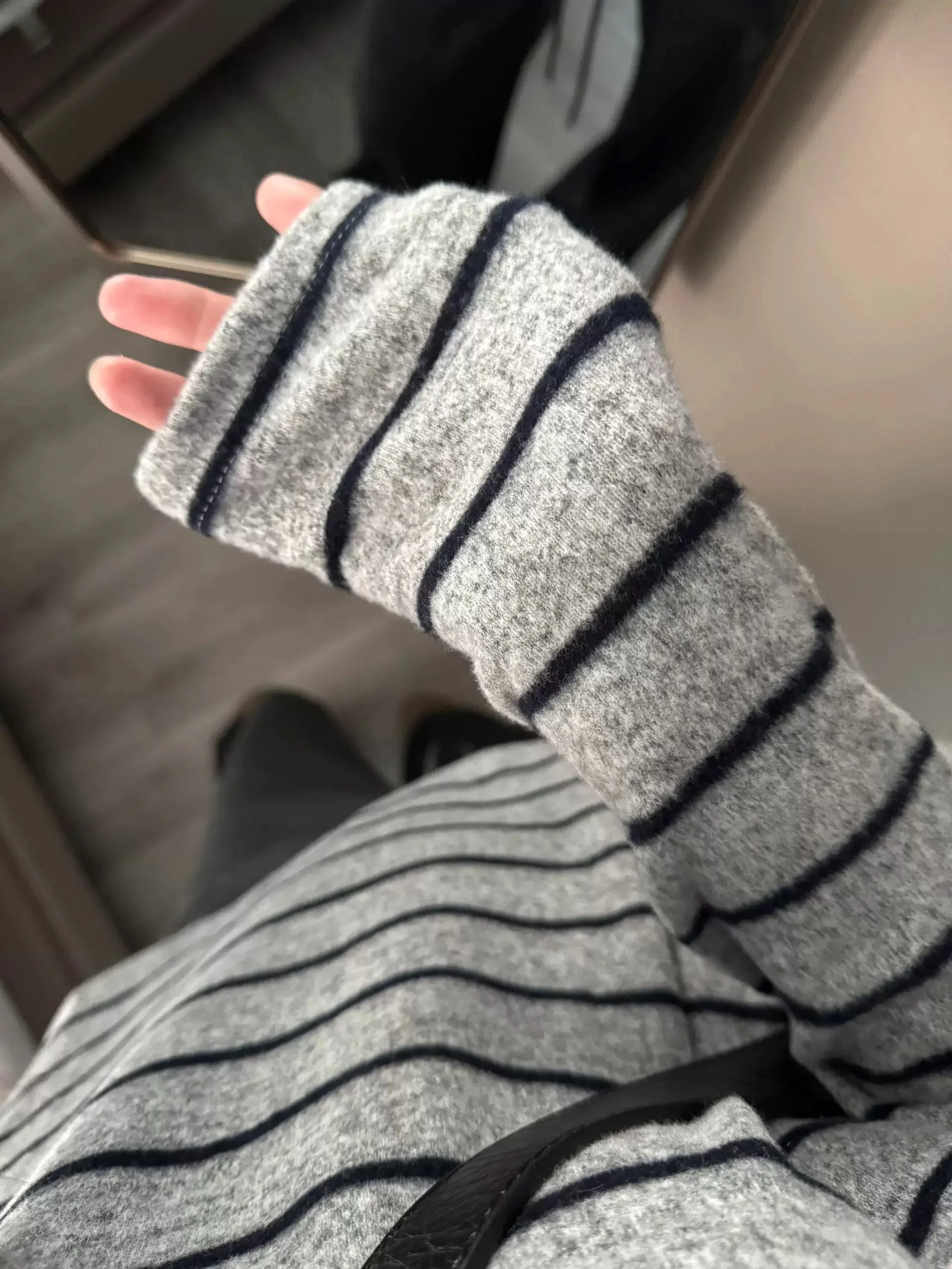 

Серая полосатая футболка с длинными рукавами, весна 2026, новые женские топы с длинными рукавами, корейская одежда