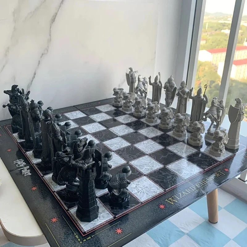 Bishops ราชินีกษัตริย์ rook Knight เบี้ยทหารของยามของกษัตริย์หมากรุกสีขาวสีดำยุคกลางประติมากรรมโมเดล