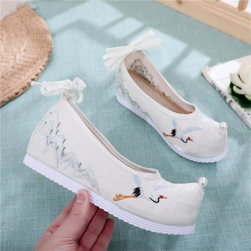 Woman Vintage Flowers Embroidery Flat Shoes Women Chinese Style Traditional Ancient Old Peking Hanfu Retro Pumps