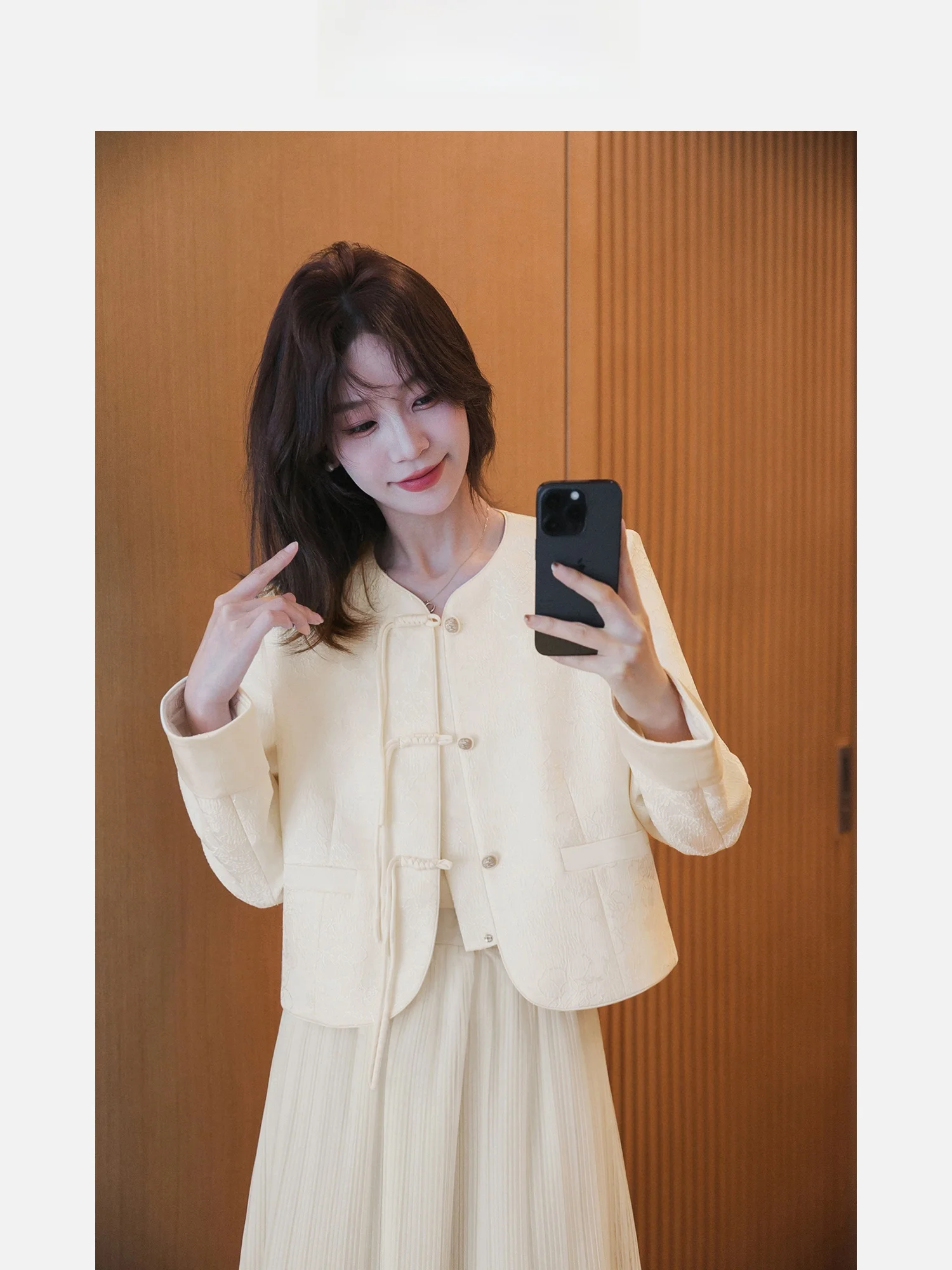 

Xiaogulili Chinese Style Short Jacket Women's round Neck Splicing Embroidery Spring New Texture Sense Top Ladies Coat