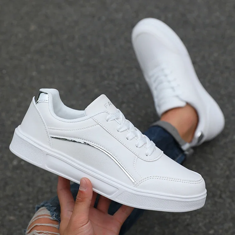 Black White Low Cut Sports Shoes Skateboarding Shoes Fashionable Lace Up City Thick Soled Shoes Suitable for Both Boys and Girls