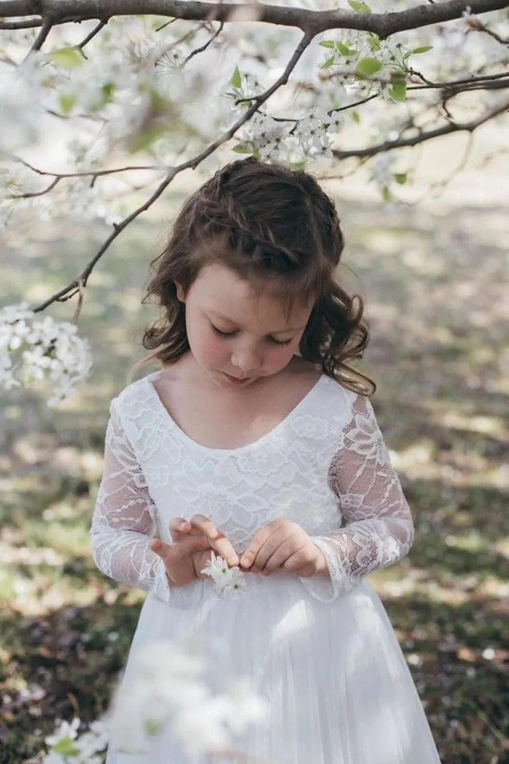 Wholesale Baby Gowns White Flower Girl Dress Lace Kids First Communion Gowns 2024 Formal Party Gowns Floor Length Long Sleeves