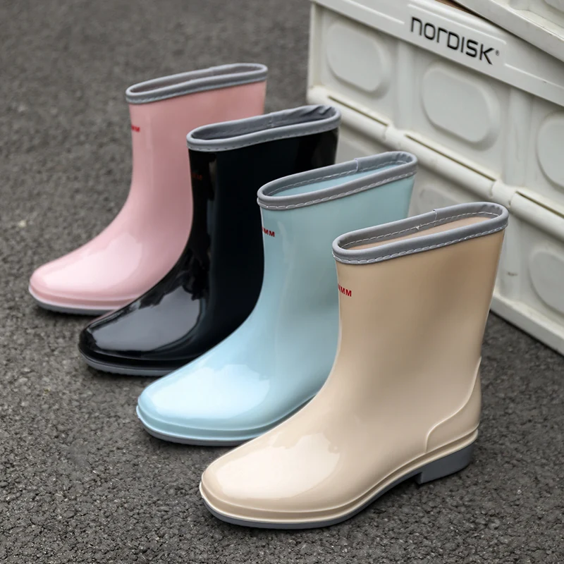 Women's fashion rain shoes, 2024 new mid-tube waterproof anti-slip rain boots, thick soled wear-resistant rubber shoes