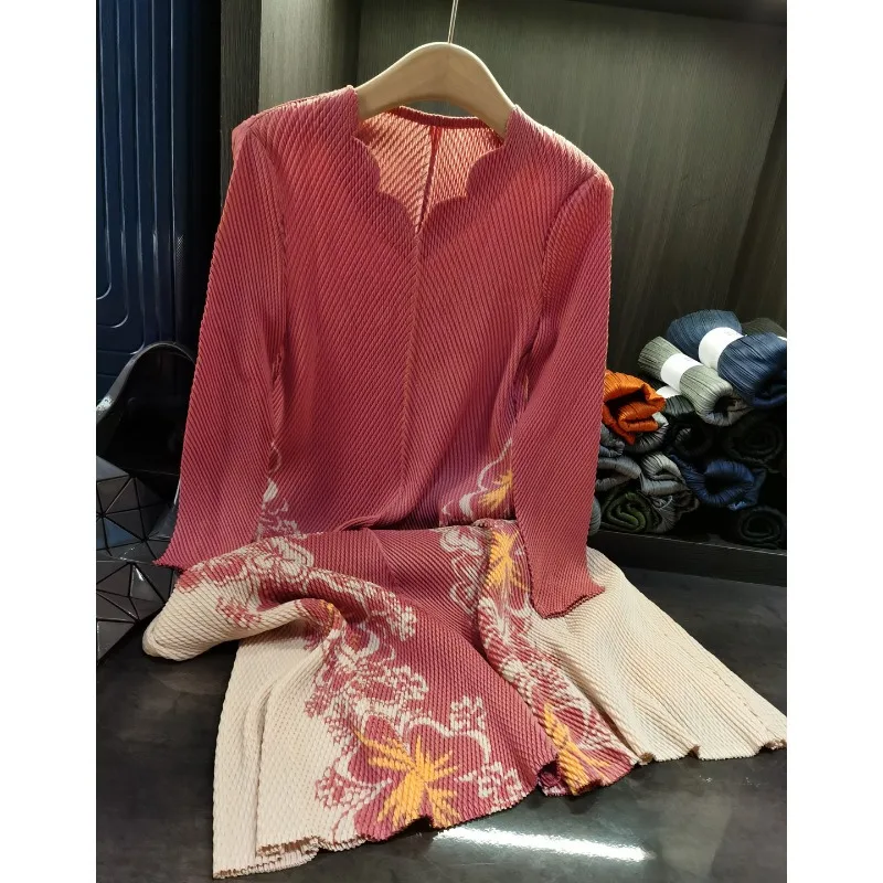 

Miyake Pleated Dress Senior Sense of 2025 Fashion V-neck Pleated Color Collision Printed Dress Autumn New Simple Tie Long Skirt