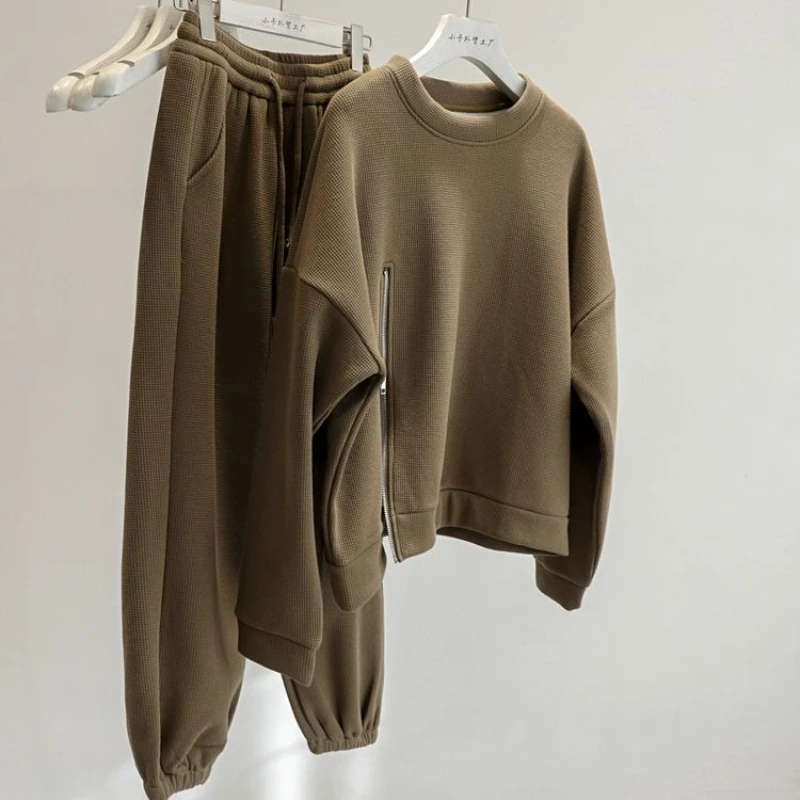 플러시 투피스 세트 여성 패션 풀오버 스웨트셔츠 지퍼 디자인과 조거 팬츠 스포츠 캐주얼 심플 세트 겨울 트렌드